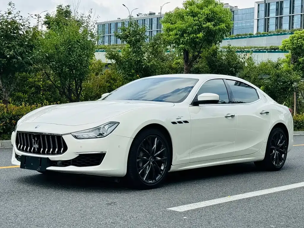 Maserati Ghibli — фото 1