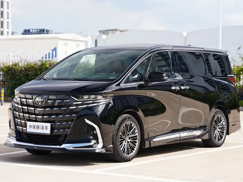Toyota Alphard — фото 1