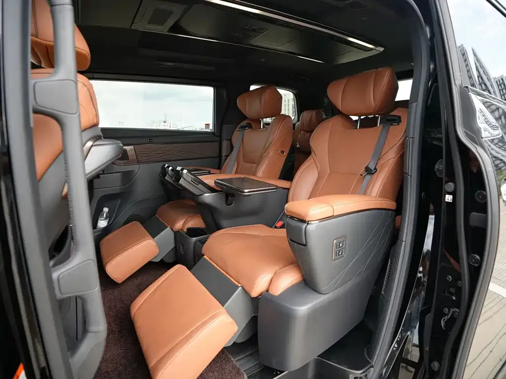 Toyota Alphard — фото 8