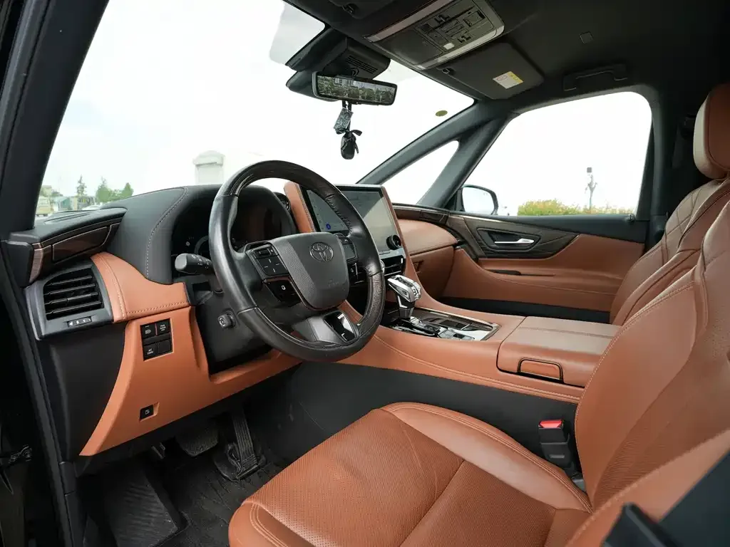 Toyota Alphard — фото 7