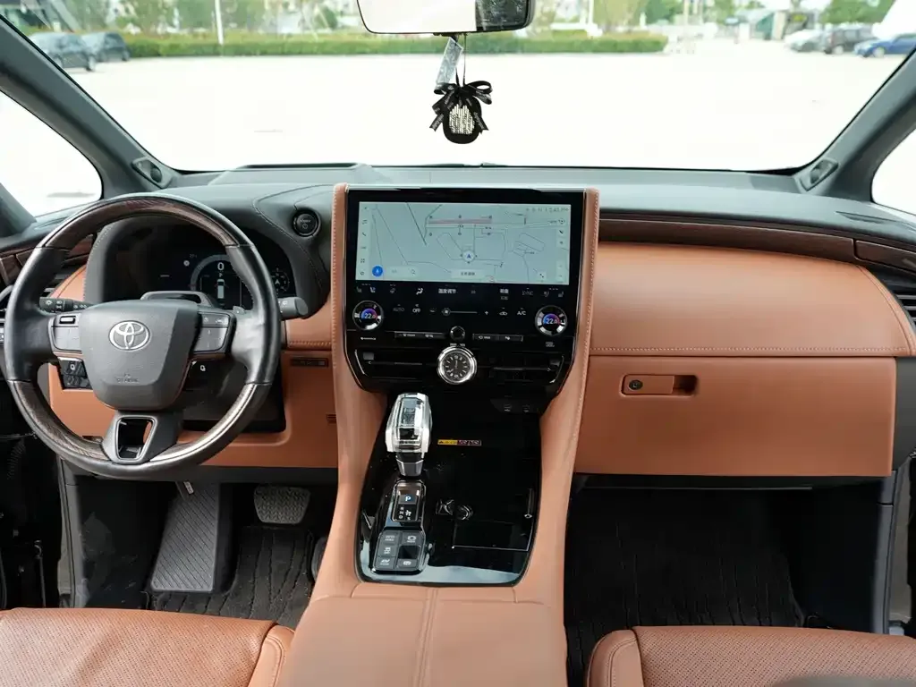 Toyota Alphard — фото 5