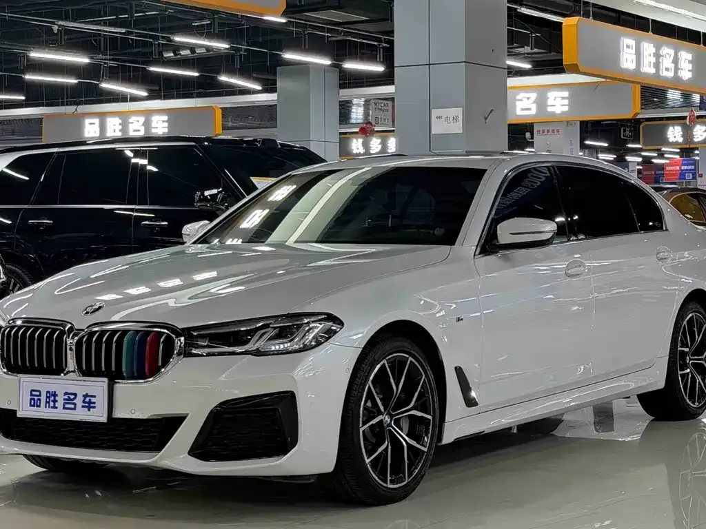 BMW 5 Series — фото 1