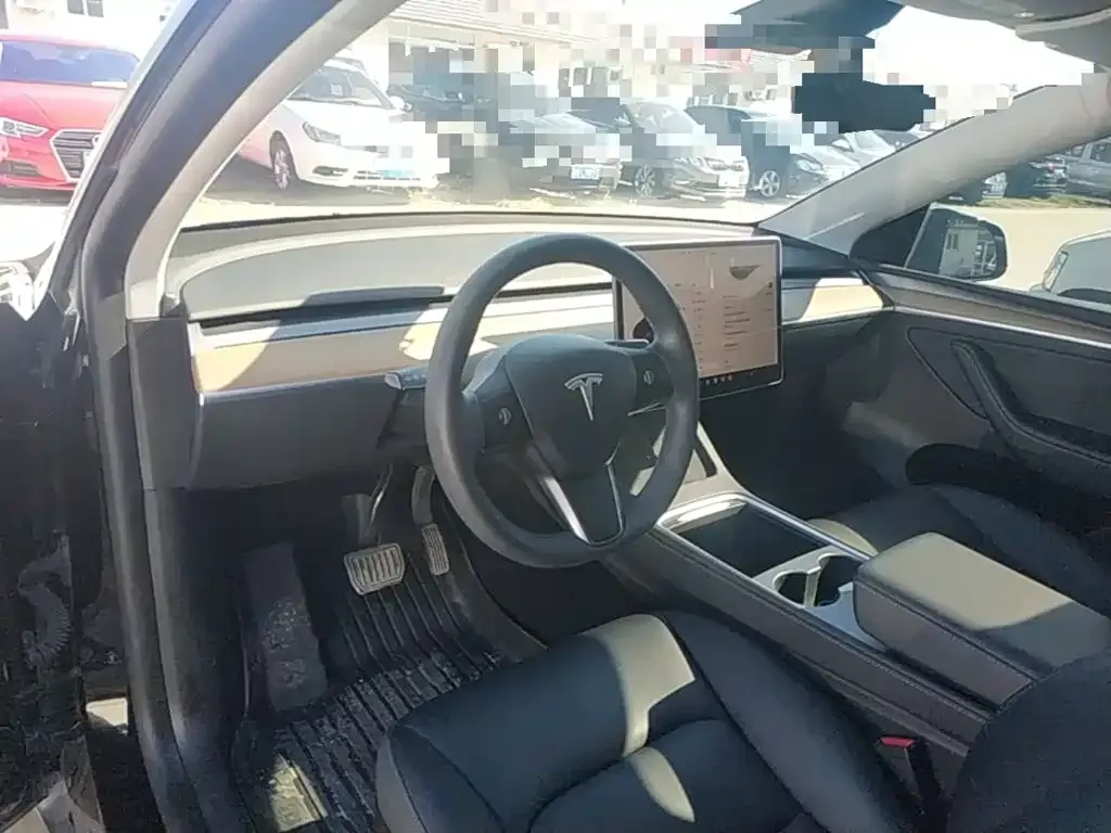 Tesla Model Y — фото 2