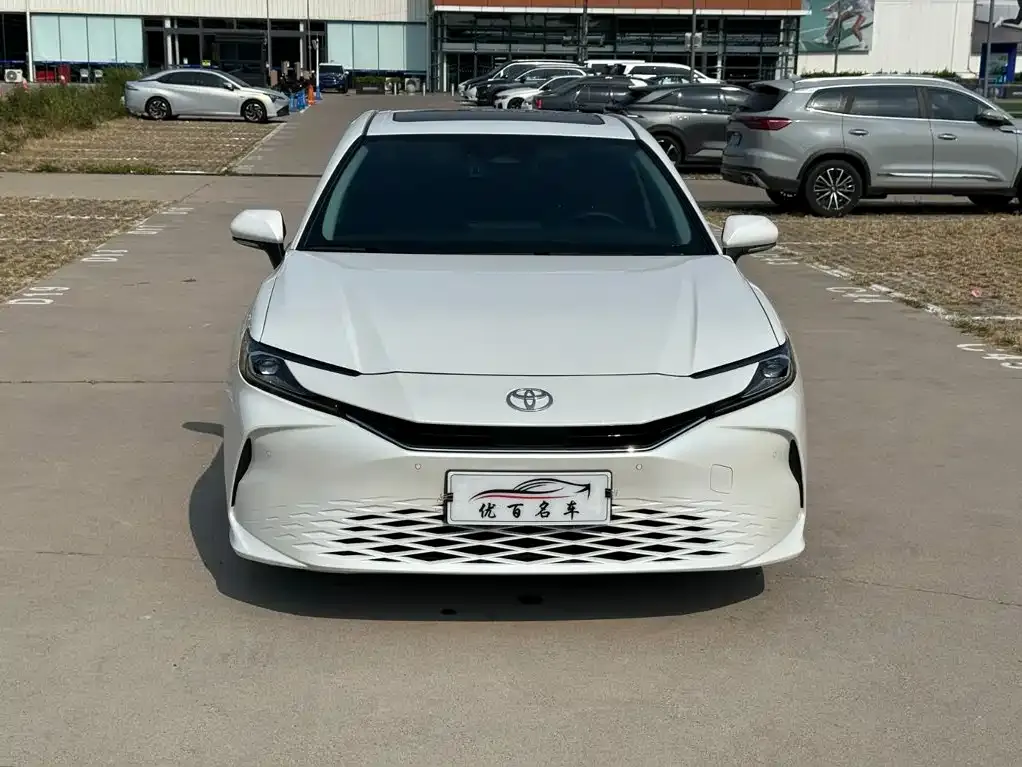 Toyota Camry — фото 8