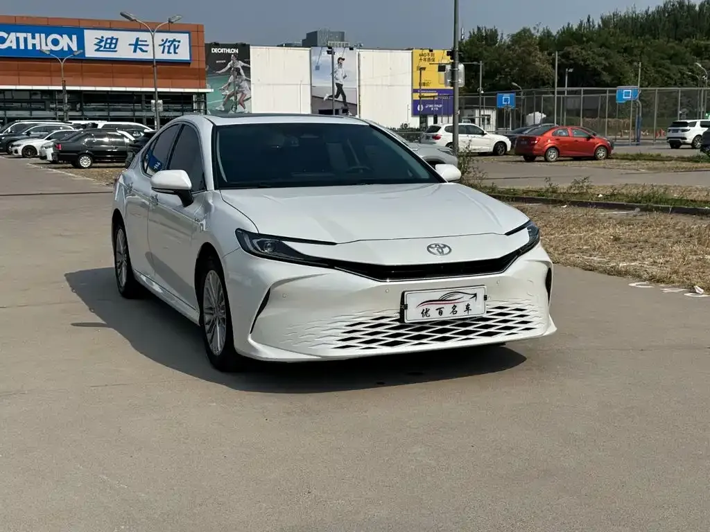 Toyota Camry — фото 3