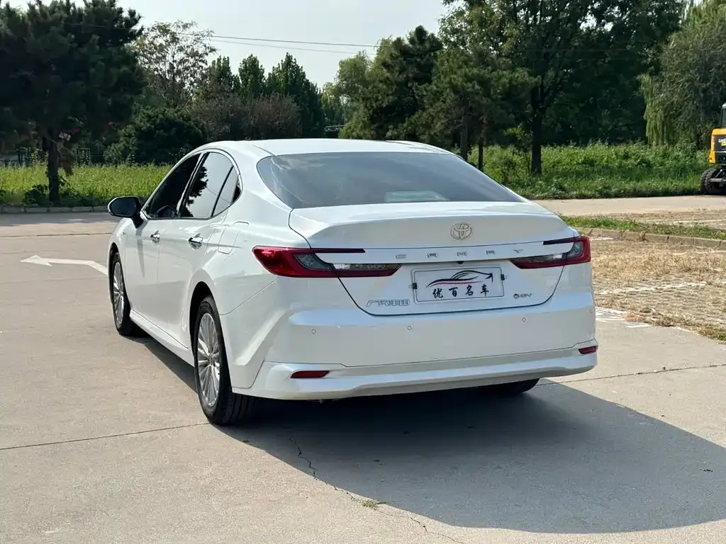 Toyota Camry — фото 10