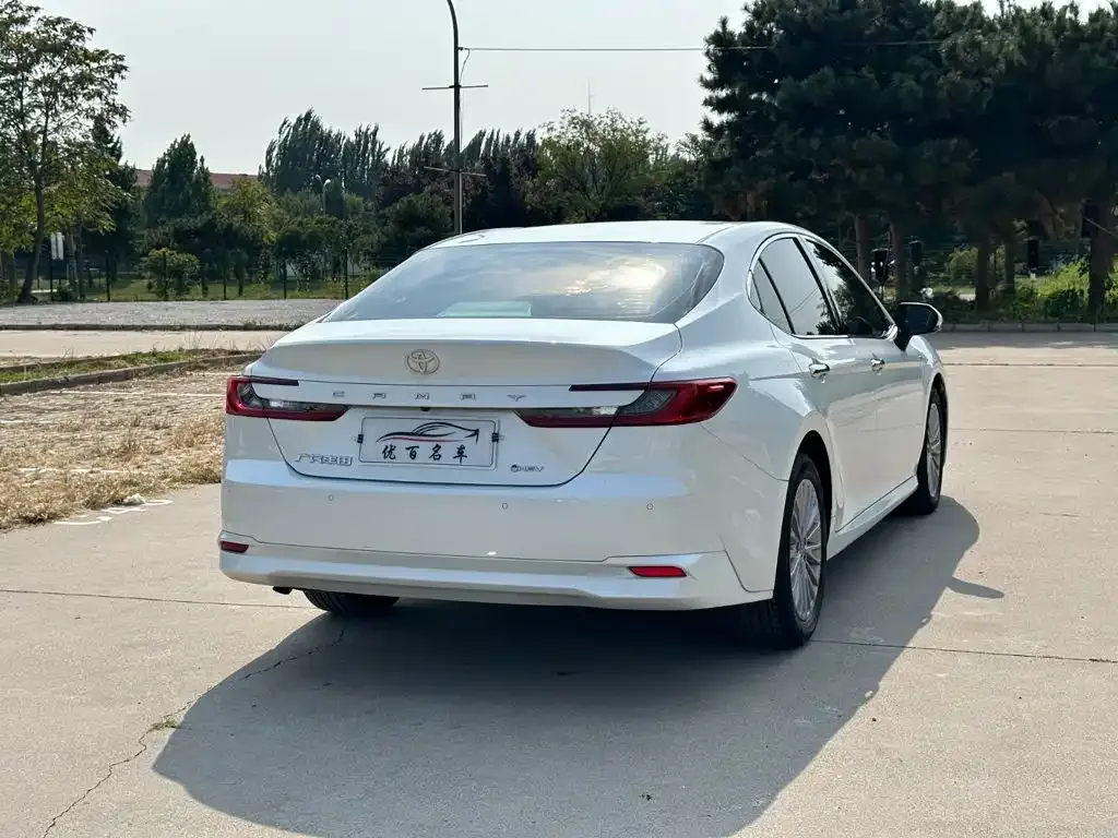 Toyota Camry — фото 9