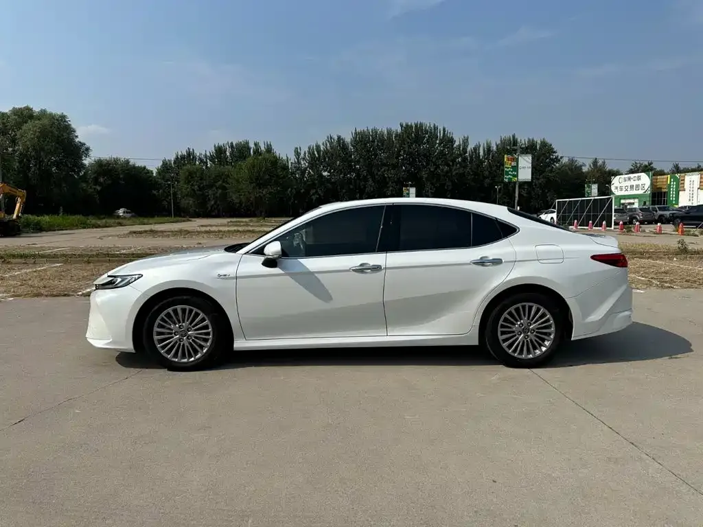 Toyota Camry — фото 5