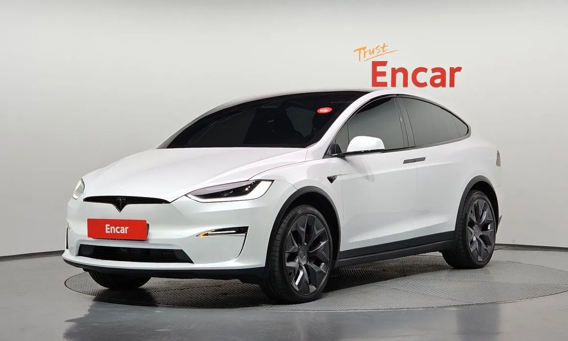 Tesla Model X — фото 1