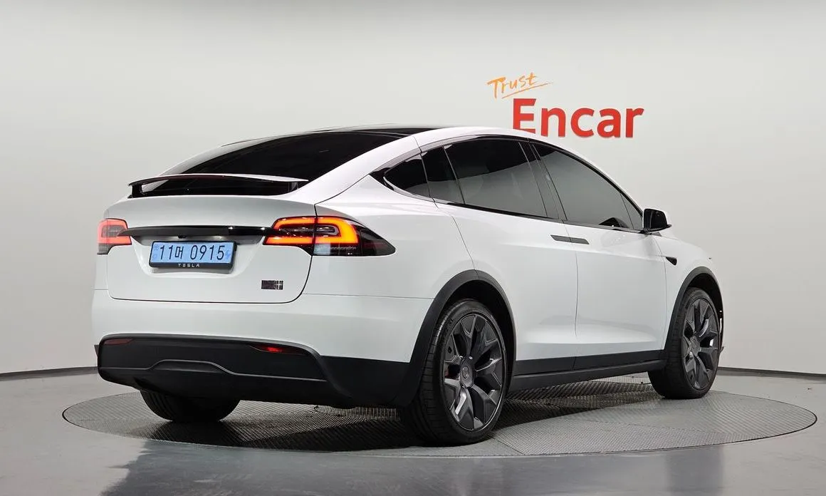 Tesla Model X — фото 2