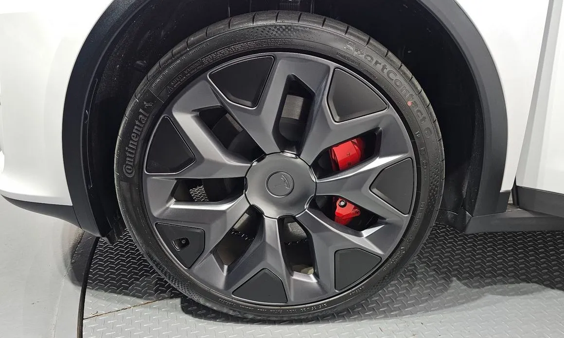 Tesla Model X — фото 9