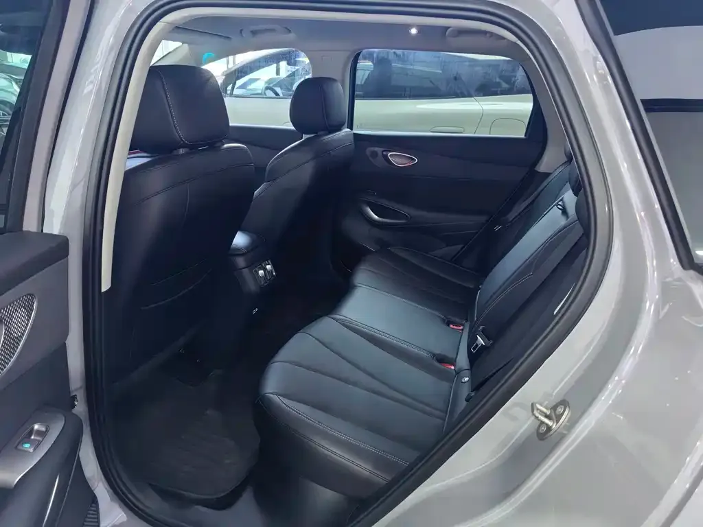 BYD Sealion 05 EV — фото 2