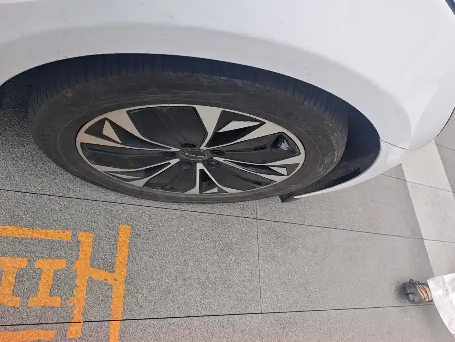 BYD Seal — фото 8