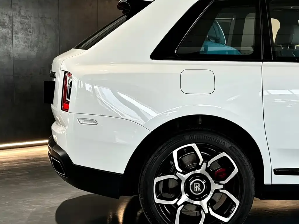 Rolls-Royce Cullinan — фото 9