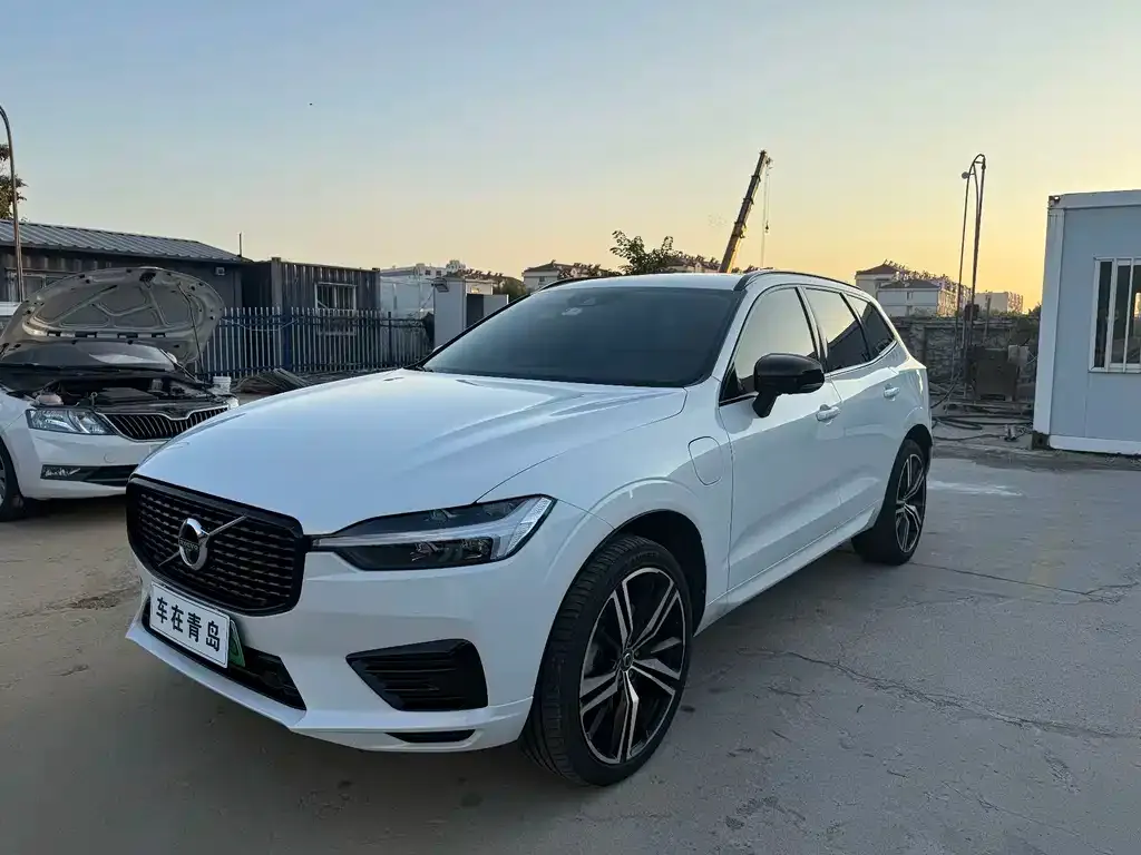 Volvo XC60 PHEV — фото 1