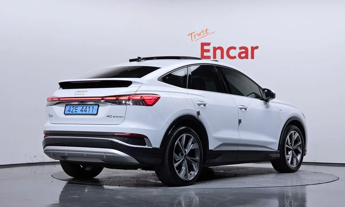 Audi Q4 e-tron — фото 2