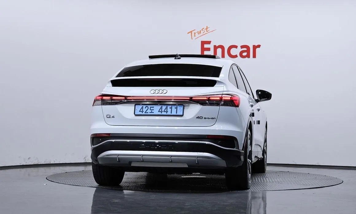 Audi Q4 e-tron — фото 10