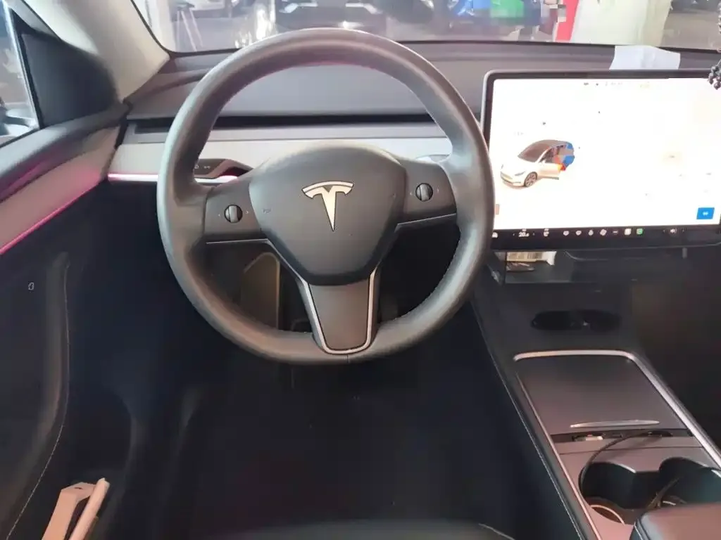 Tesla Model Y — фото 6