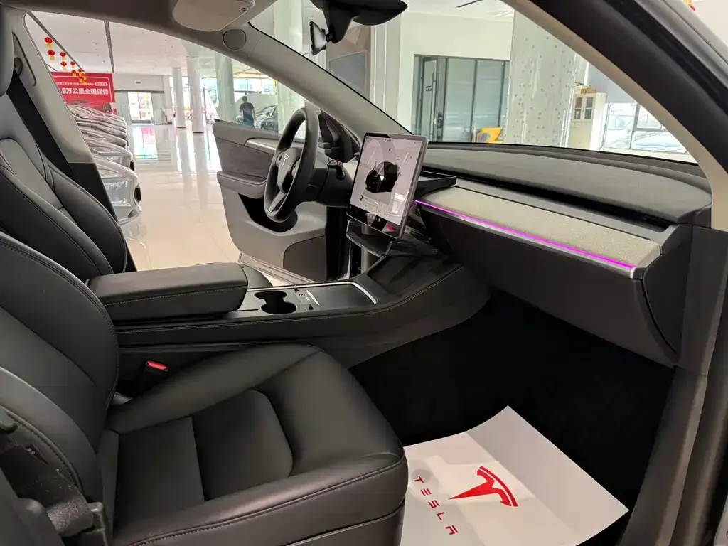 Tesla Model Y — фото 6