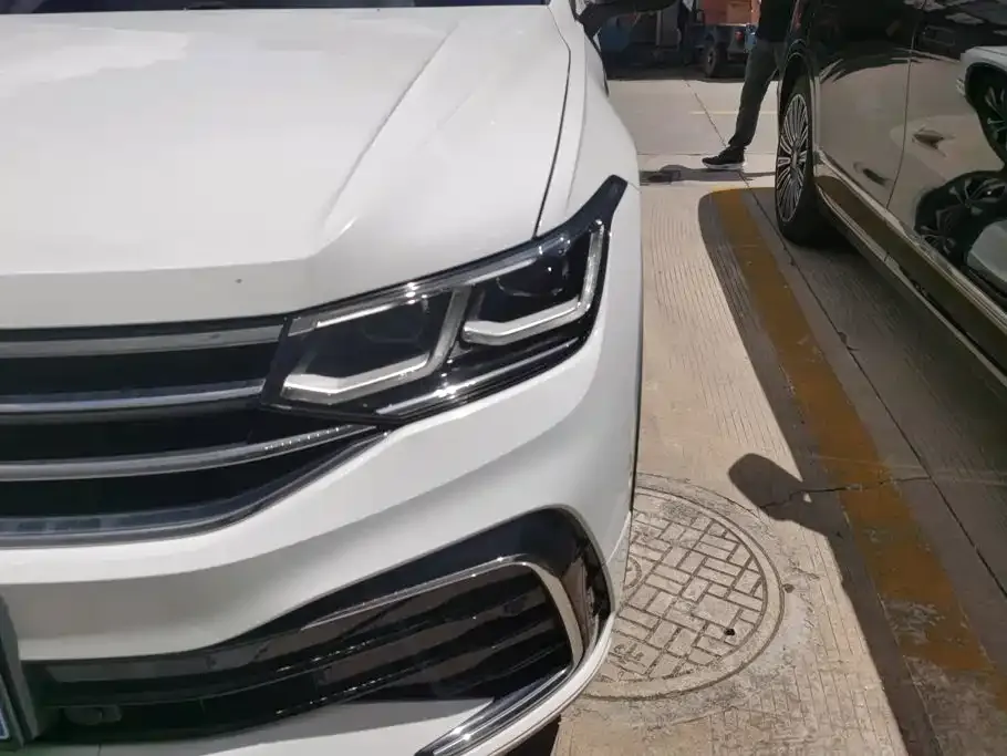 Volkswagen Tiguan L — фото 4