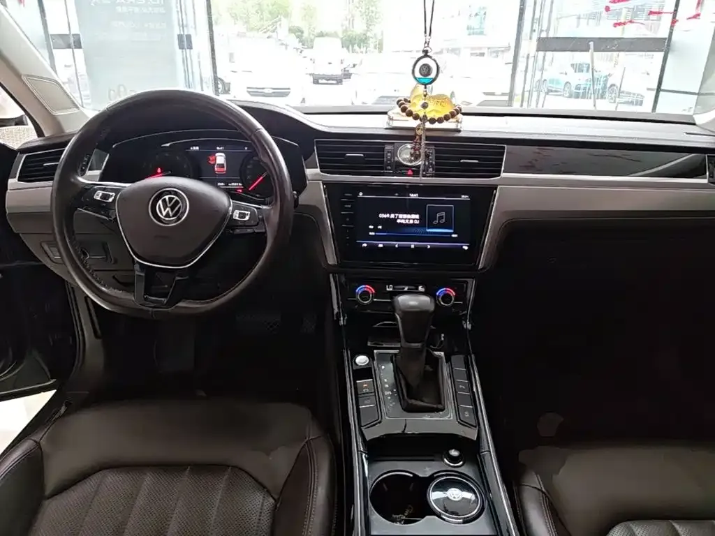 Volkswagen Phideon — фото 10