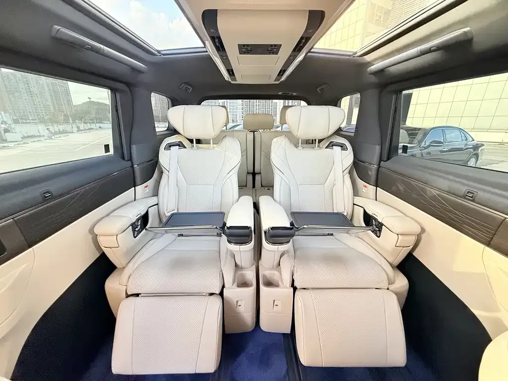 Toyota Alphard — фото 2