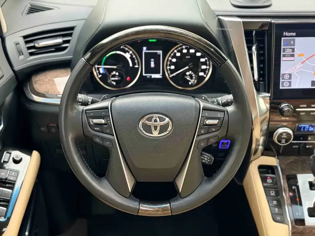 Toyota Alphard — фото 6