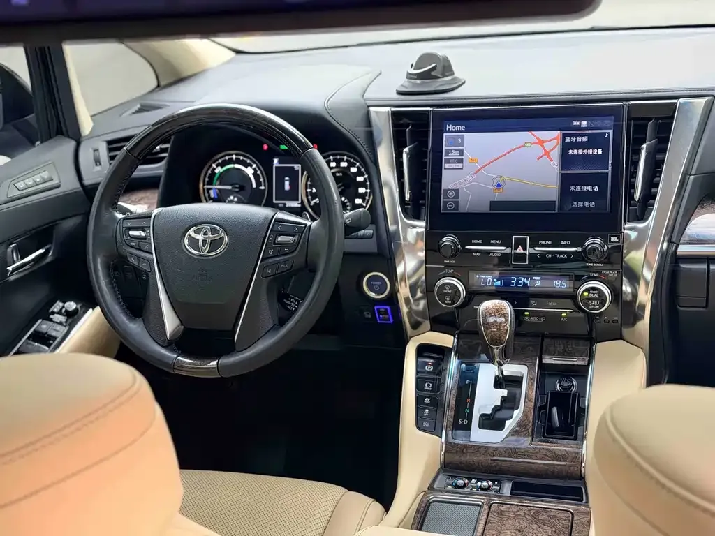 Toyota Alphard — фото 10