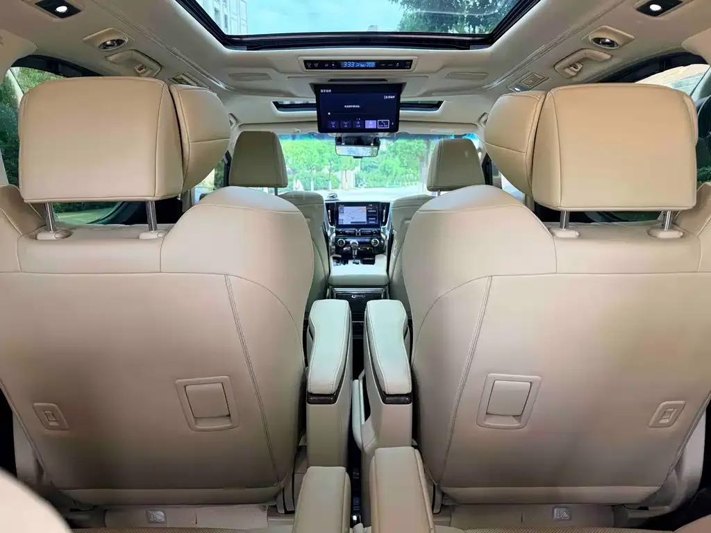 Toyota Alphard — фото 5