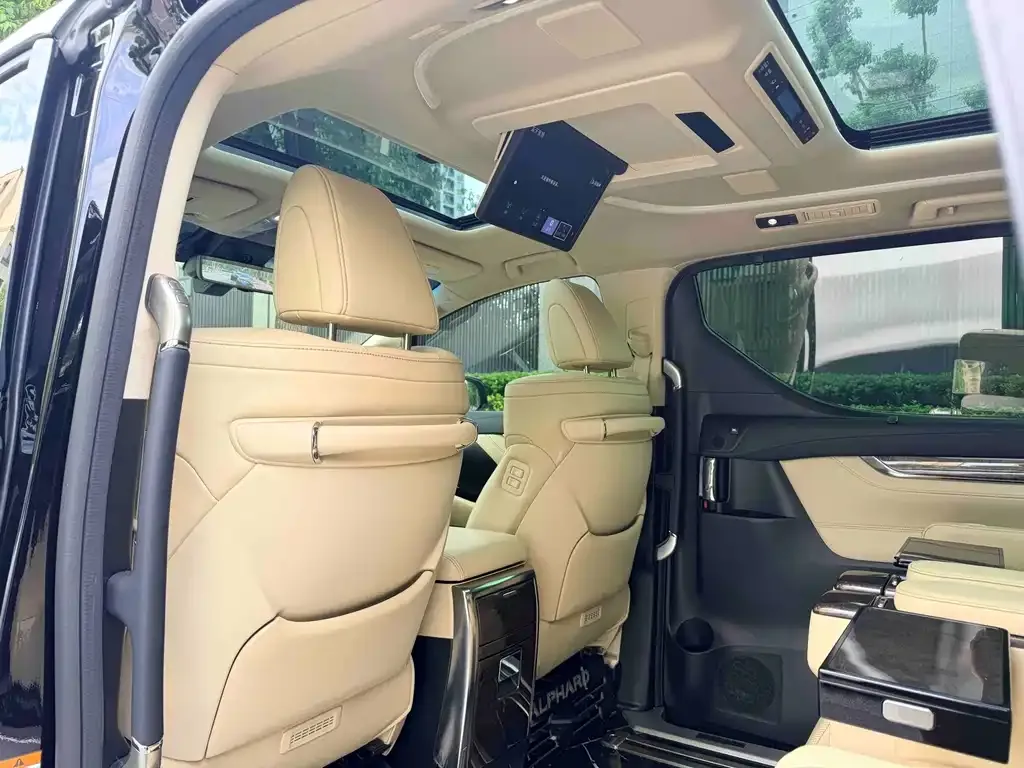 Toyota Alphard — фото 8