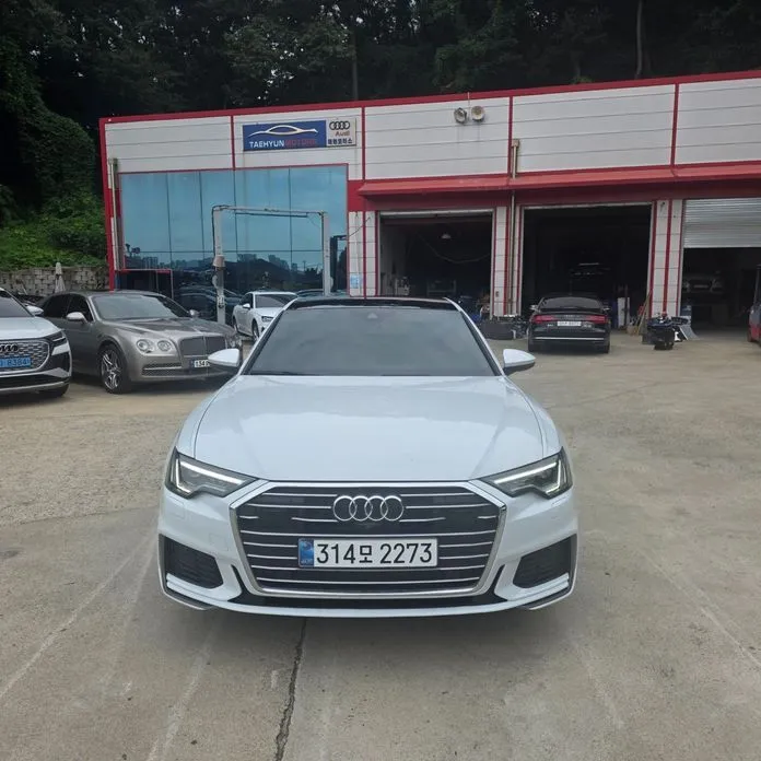 Audi A6 — фото 1