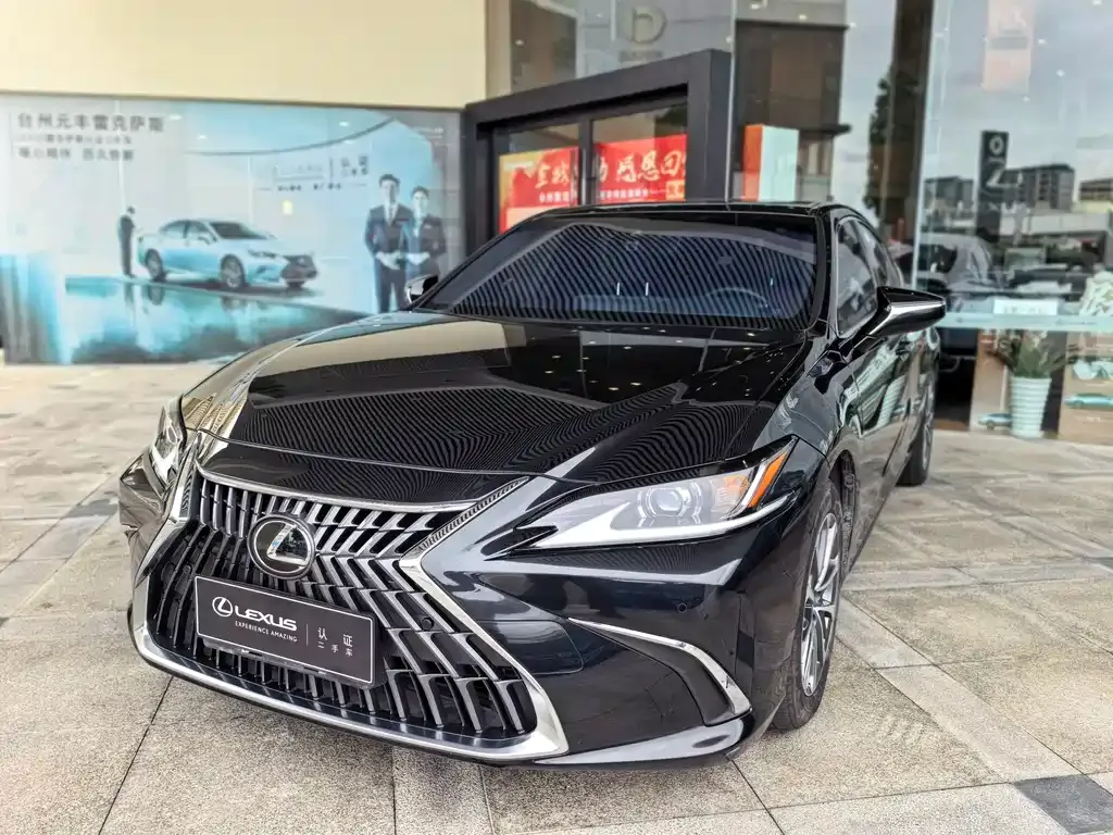 Lexus ES — фото 1