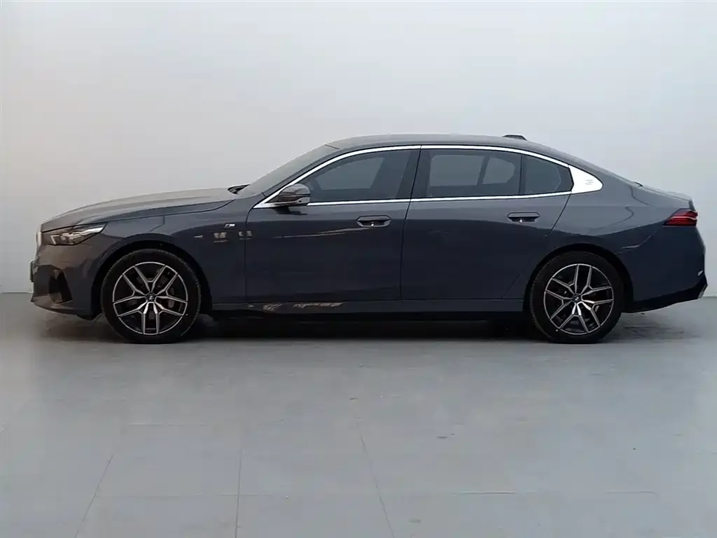 BMW i5 — фото 2