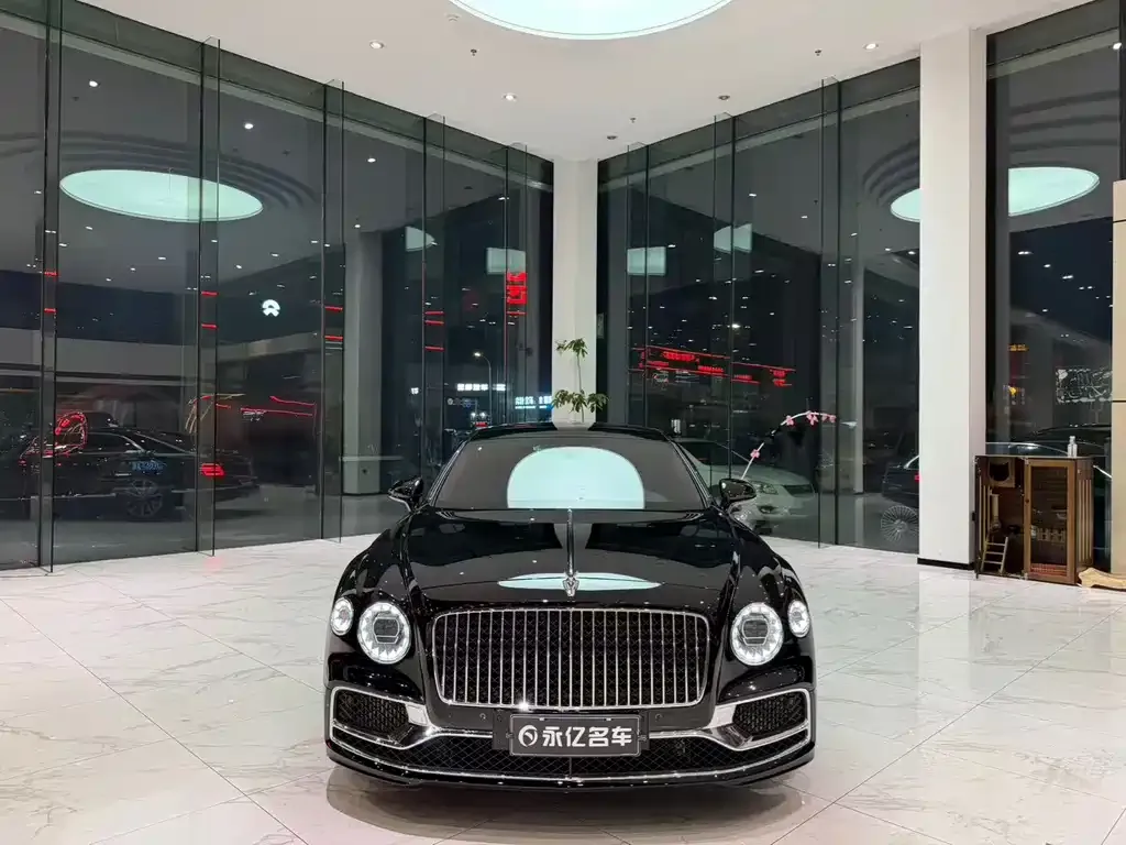 Bentley Flying Spur — фото 1