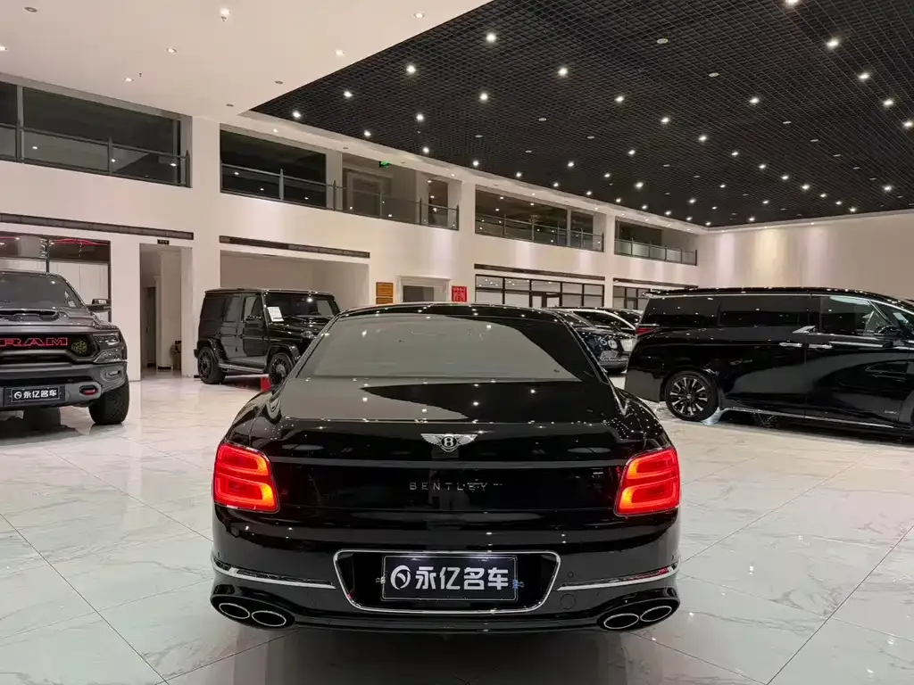 Bentley Flying Spur — фото 9