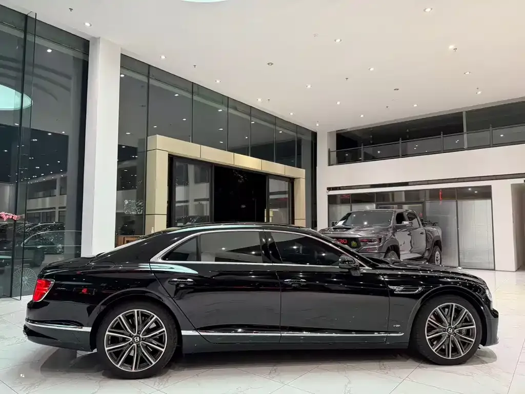 Bentley Flying Spur — фото 4