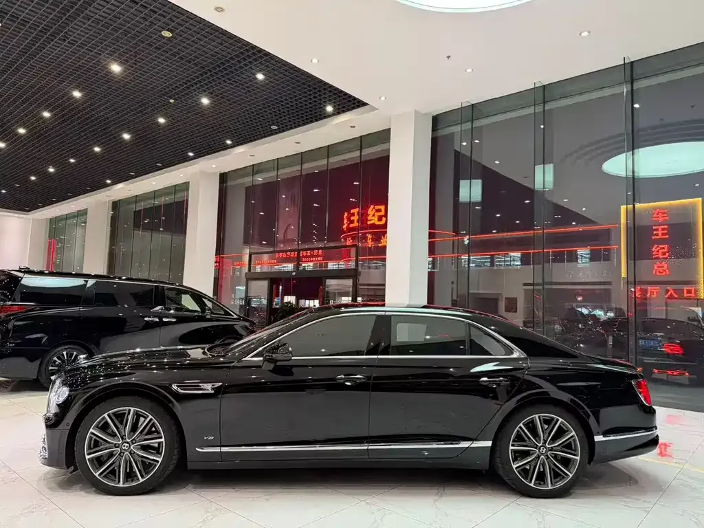 Bentley Flying Spur — фото 7