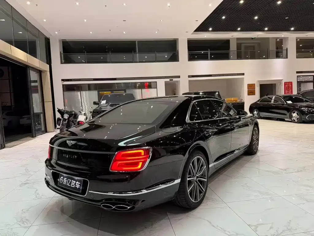 Bentley Flying Spur — фото 6