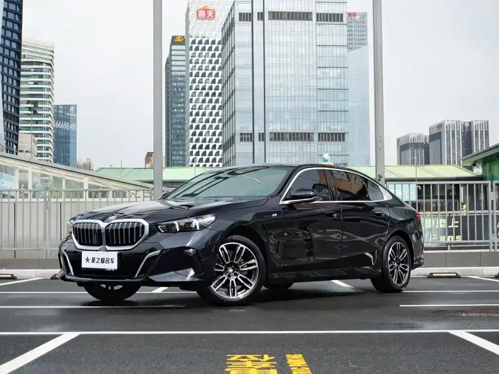 BMW 5 Series — фото 1