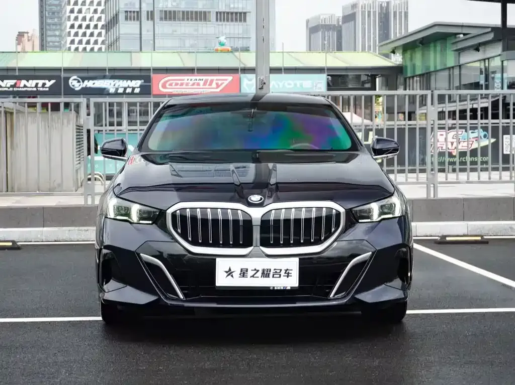 BMW 5 Series — фото 5