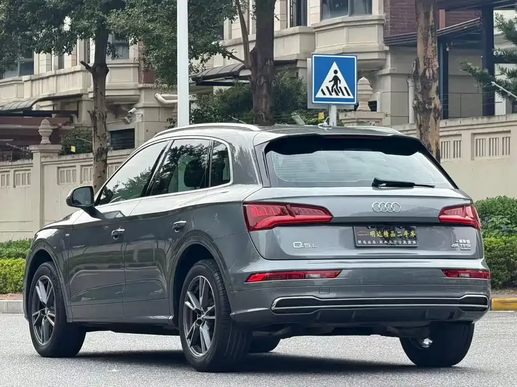 Audi Q5L — фото 5
