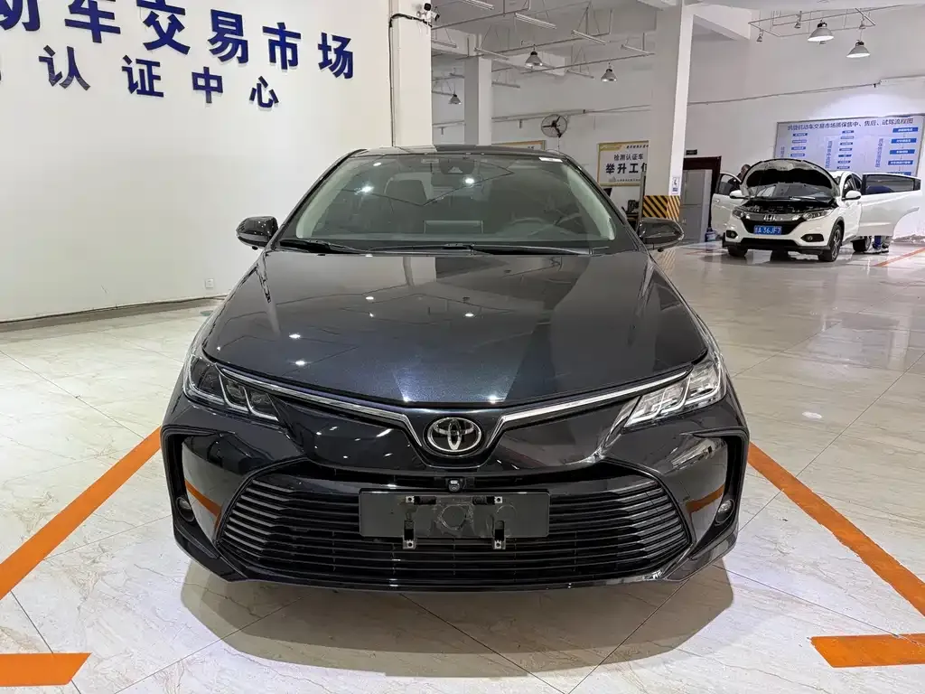 Toyota Corolla — фото 10