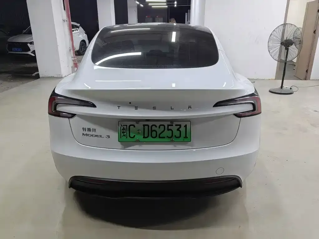 Tesla Model 3 — фото 3