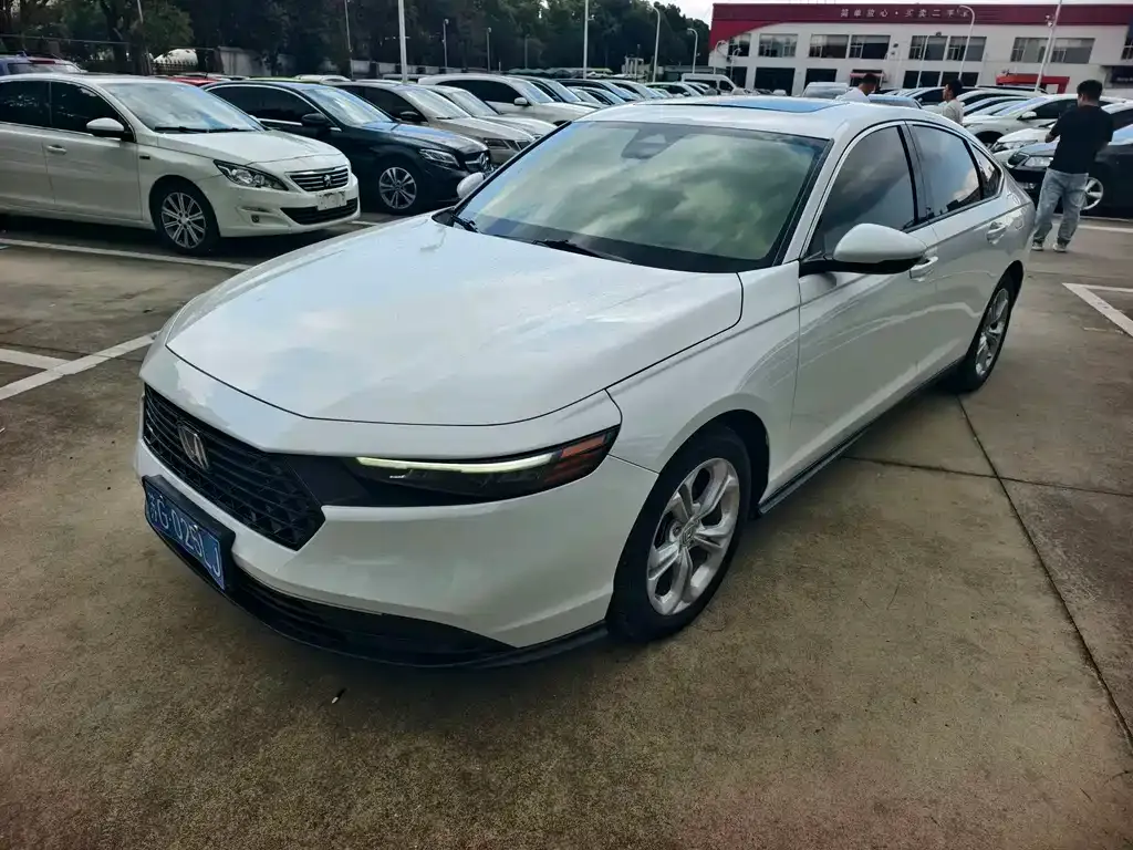 Honda Accord — фото 1