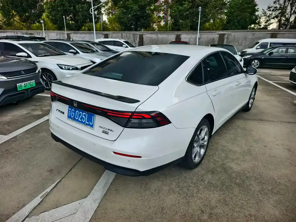 Honda Accord — фото 10