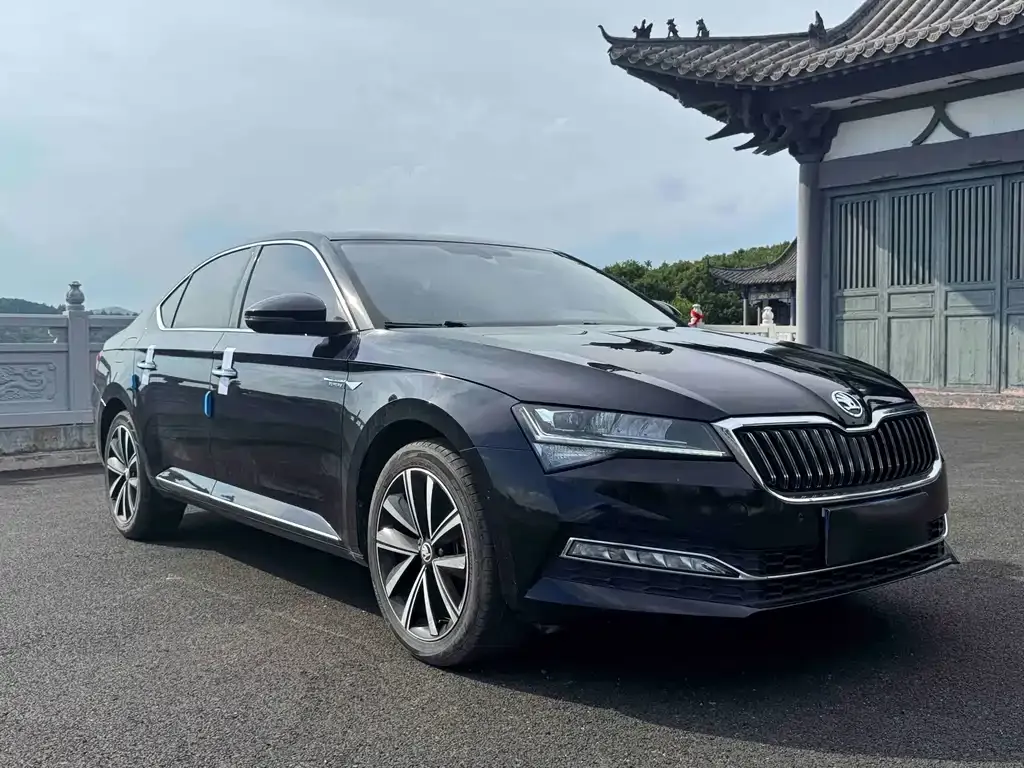 Skoda Superb — фото 10