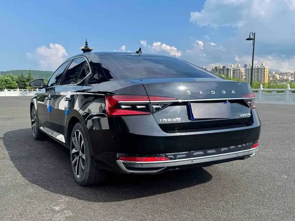 Skoda Superb — фото 5