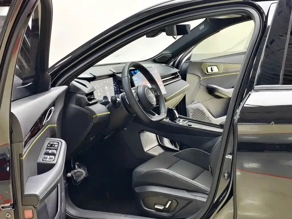 Lynk & Co 03 — фото 10