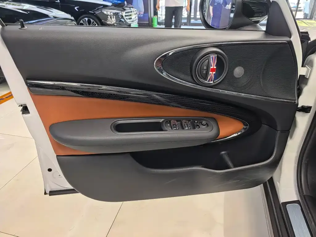 MINI Clubman — фото 3