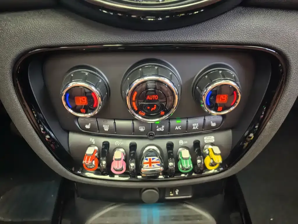 MINI Clubman — фото 8